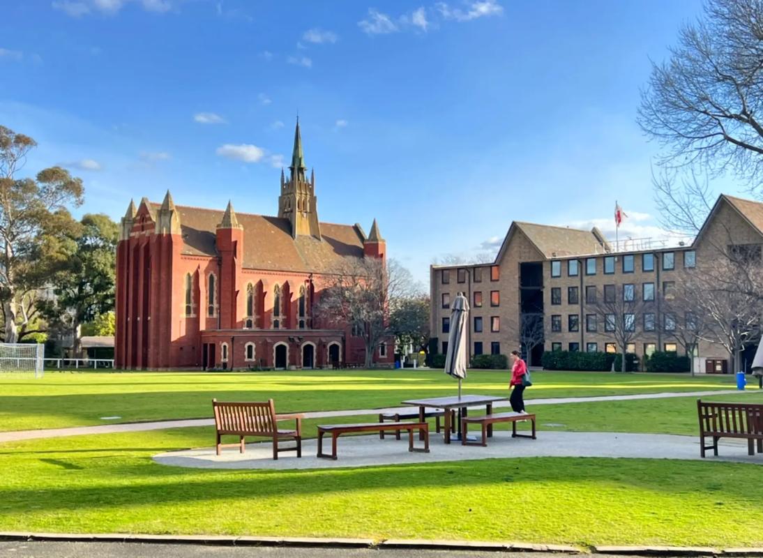 诺丁汉大学(Nottingham)毕业证书一模一样文凭样本